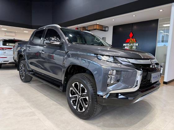 MITSUBISHI L200 TRITON 2.4 16V TURBO DIESEL SPORT HPE-S CD 4P 4X4 AUTOMÁTICO MITSUBISHI L200 TRITON 2.4 16V TURBO DIESEL SPORT HPE-S CD 4P 4X4 AUTOMÁTICO